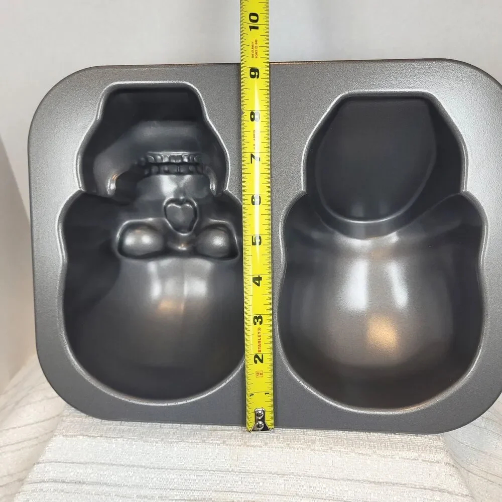 Nordic Ware 3D Skull Cake Pan Mold 9 Cups/2.1 Liters Halloween Spooky Baking New